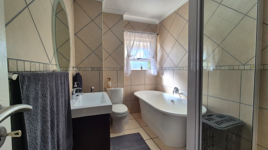 3 Bedroom Property for Sale in Calypso Beach Western Cape